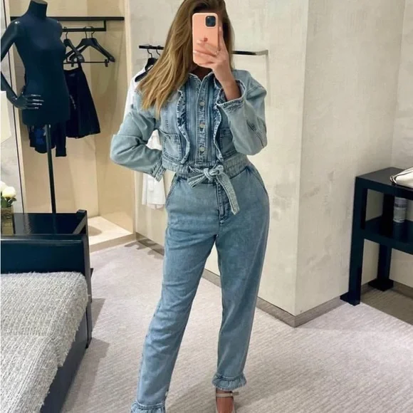 CHANEL Jeans (Like New)